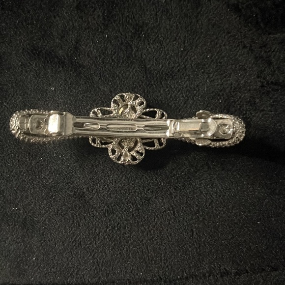 Vintage Crystal hair clip by Jessica McClintock worn one time - Picture 2 of 4